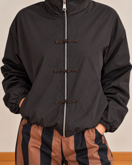 Chaqueta bomber marrón chocolate con cierre frontal