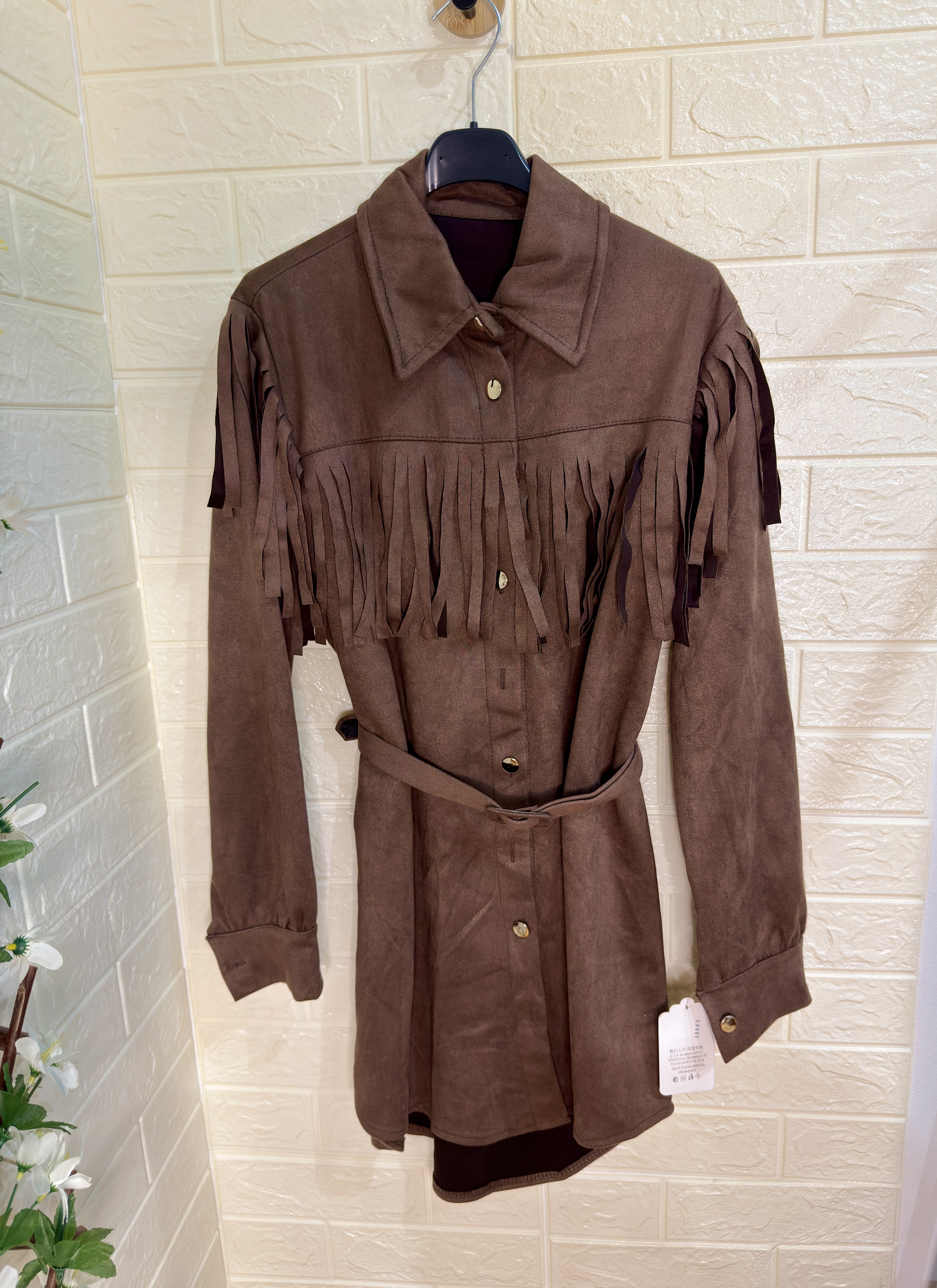 Chaqueta-vestido efecto ante con flecos y cinturón