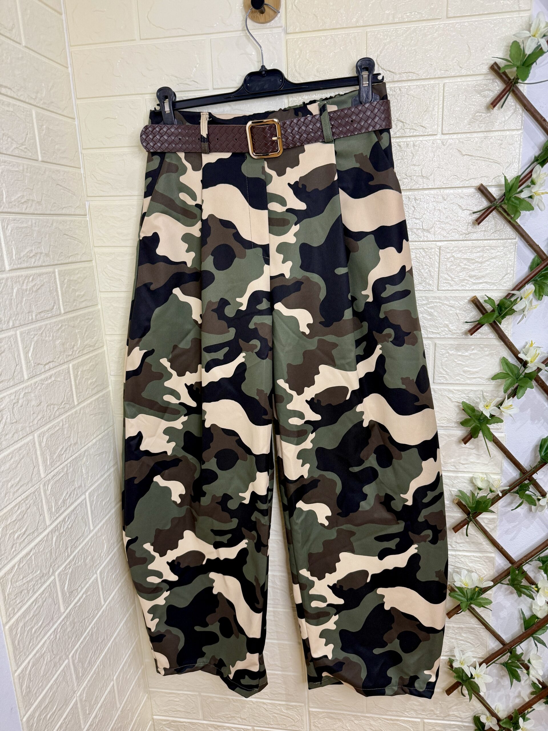 Pantalón Camuflaje con Cinturón – Talla Única - Imagen 3