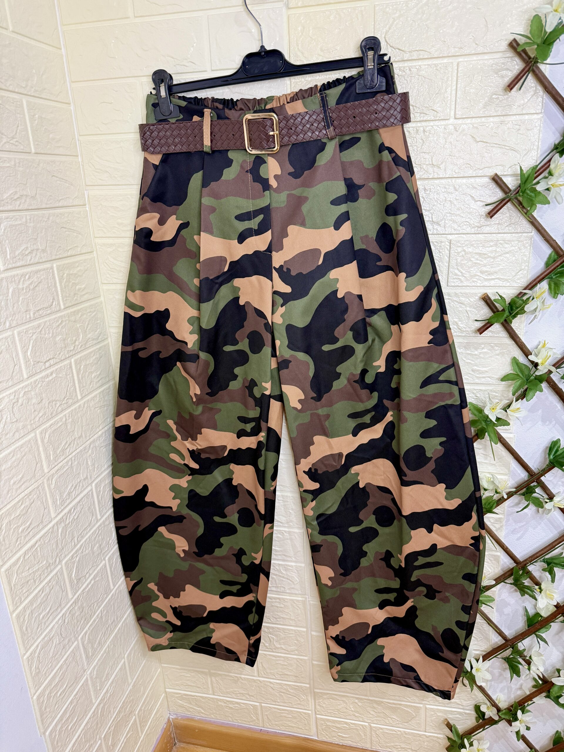 Pantalón Camuflaje con Cinturón – Talla Única - Imagen 2
